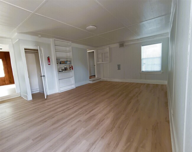 Building Photo - 6906 Van Etten St