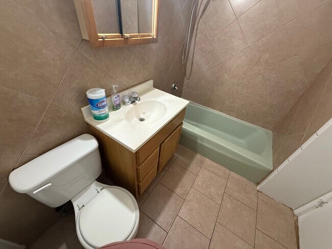 Building Photo - 9575 Maple Dr