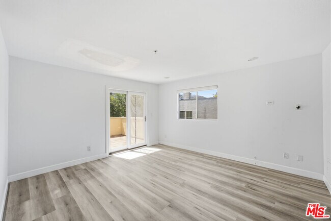 Building Photo - 2311 Schader Dr