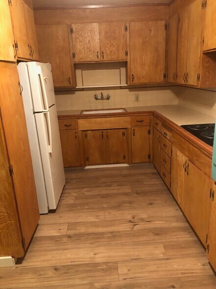 Building Photo - 327 Willow St