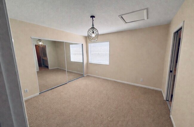 Building Photo - 23426 Alzira Cir