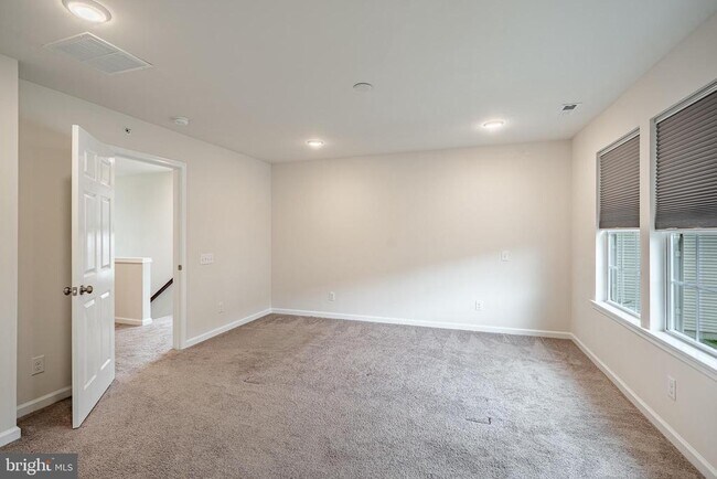 Building Photo - 720 Sun Valley Ct