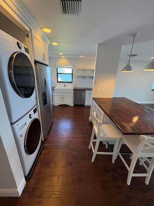 Building Photo - 360 Wilma Cir