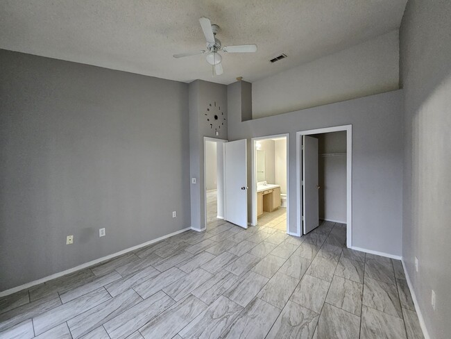 Building Photo - 13438 Fairway Glen Dr