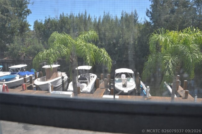 Building Photo - 6201 Bay Club Dr