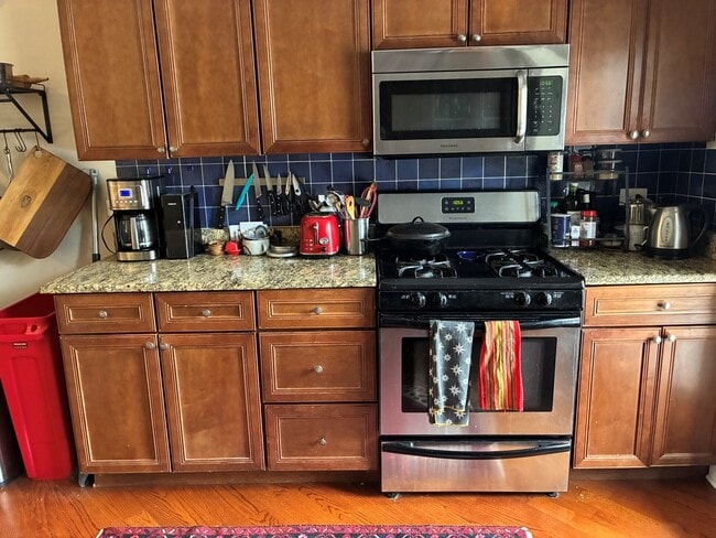 Building Photo - 1531 W Hollywood Ave