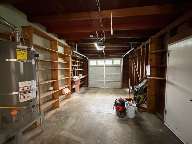 Building Photo - 3 Bed One Bath House