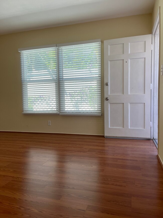 Building Photo - 511 Broadway St