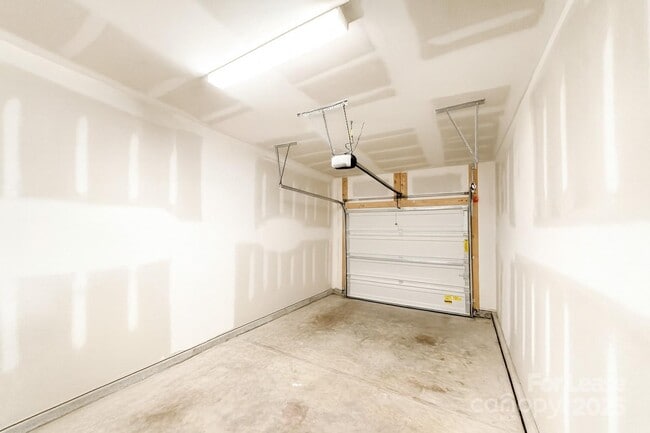 Building Photo - 2841 Yeager Dr NW