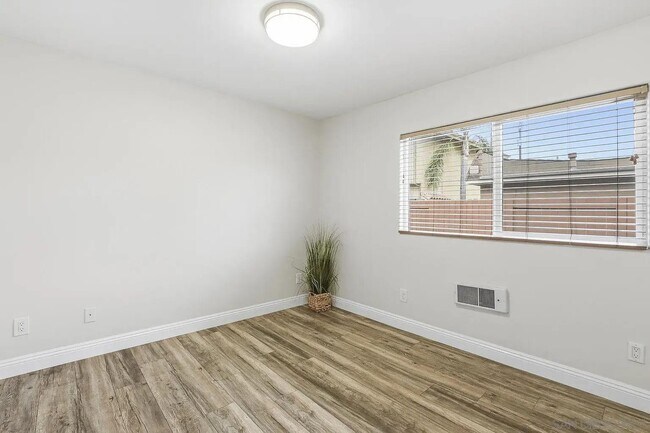 Building Photo - 800 N Mollison Ave