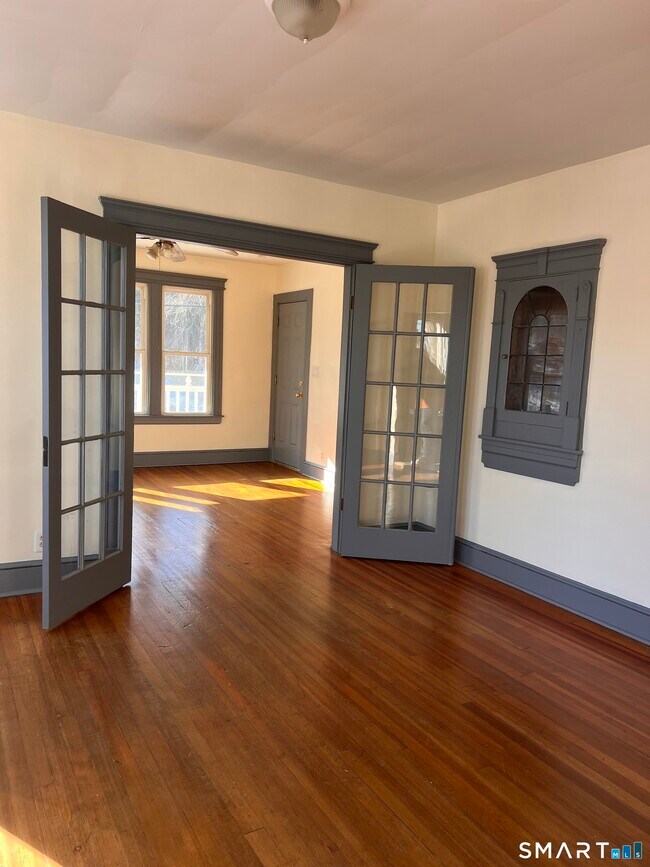 Building Photo - 337 Wilson St