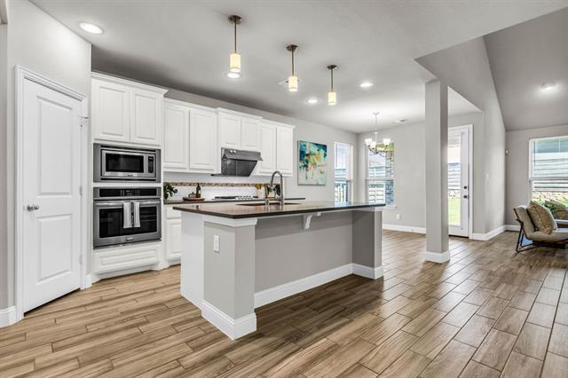 Building Photo - 713 Parkland Dr