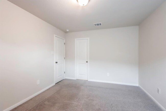 Building Photo - 15678 Briar Forest Dr