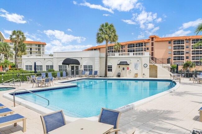 Building Photo - 2871 N Ocean Blvd