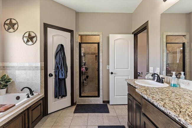Building Photo - 8398 SW Sun Valley Dr