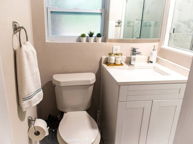 Building Photo - Glamorous Ybor Home • near Downtown