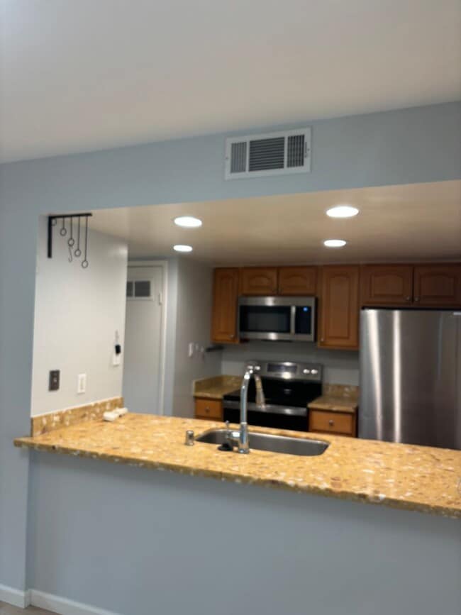 Building Photo - 5420 Roundtree Ct