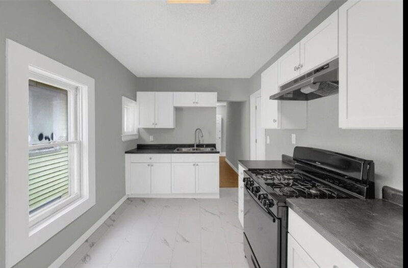 Building Photo - 1055 7th St W