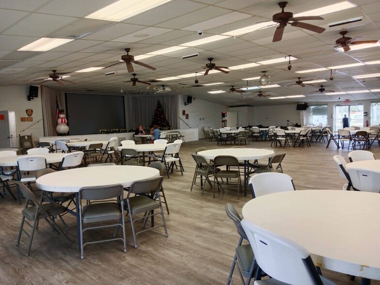 Building Photo - 12 Shoreland Dr