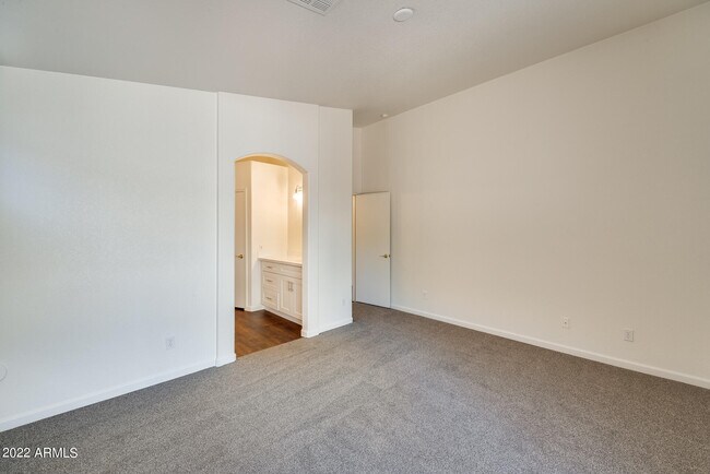 Building Photo - 3024 E Blackhawk Dr