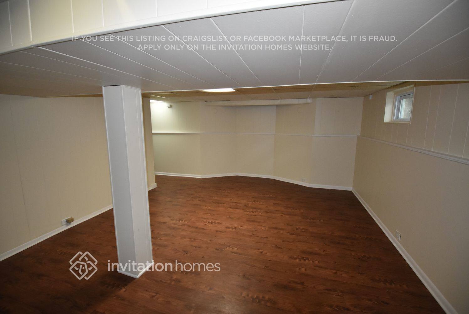 Building Photo - 1808 W 187th St