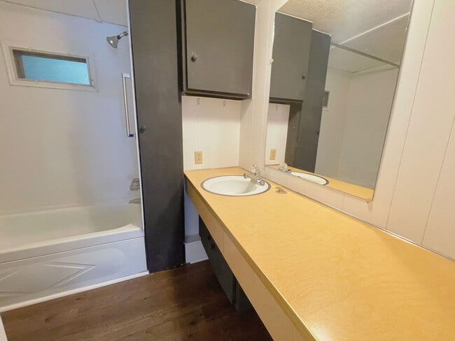 Building Photo - 5709 W Rocking Cir St