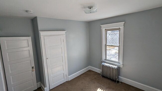 Building Photo - 211 Park Ave