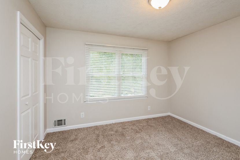 Building Photo - 221 Cherokee Springs Way