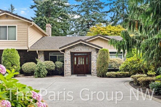 Building Photo - Gorgeous 3,400sf Golf Course Craftsman on ...
