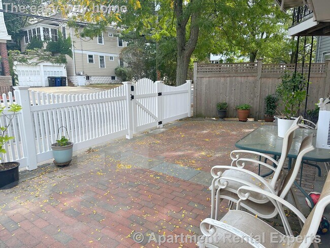 Building Photo - 257-259 Powderhouse Blvd Unit #1