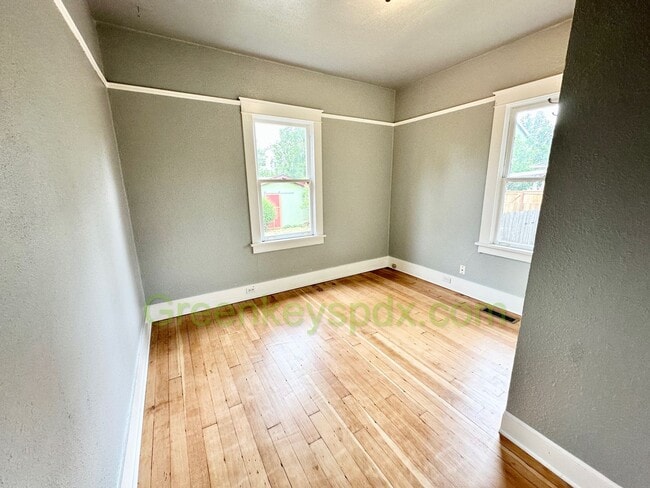 Building Photo - 2-Bedroom House with Fully Fenced Backyard...