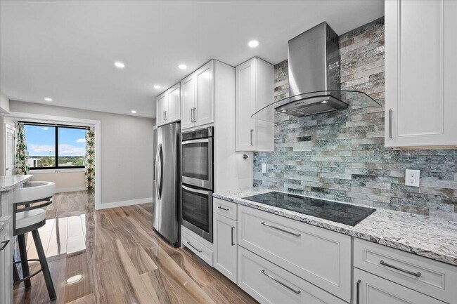 Building Photo - 911 Ocean Dr