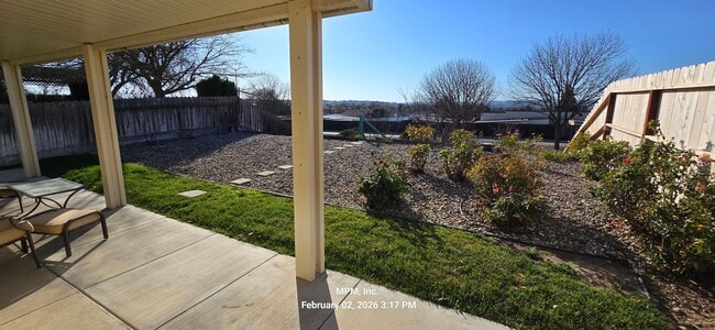 Building Photo - Lovely 2 bed 2 bath in 55 and over community