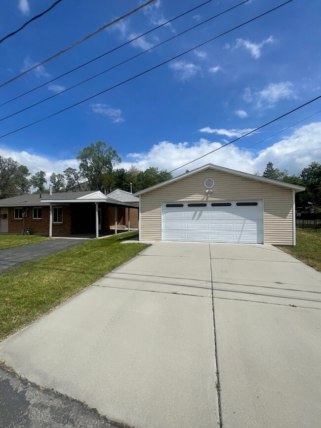 Building Photo - Charming Holladay Home in Prime Location