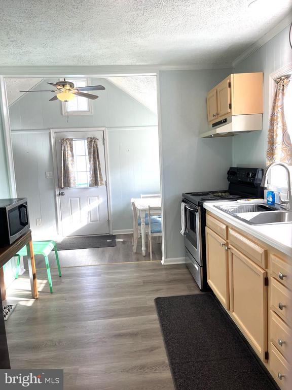 Building Photo - 221 Madison St