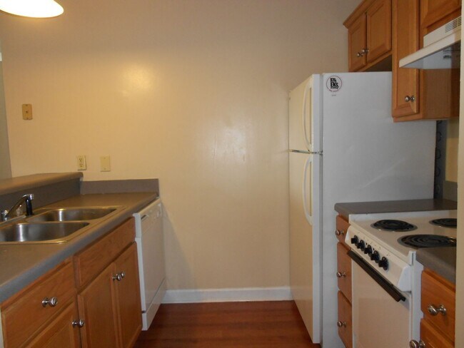 Building Photo - Cozy 2 Bedroom Apartment - Walk to UGA Cam...