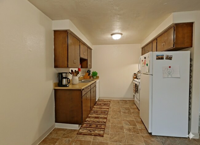 Building Photo - 3 Bedroom Duplex ~ Close to 9th Street ~ Pet Friendly