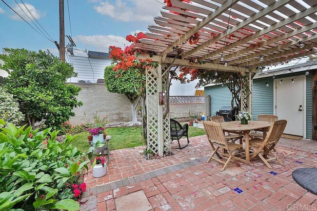 Building Photo - Charming 2 Bedroom, 2 Bath Craftsman Home