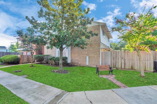 Building Photo - 9404 Beechnut St