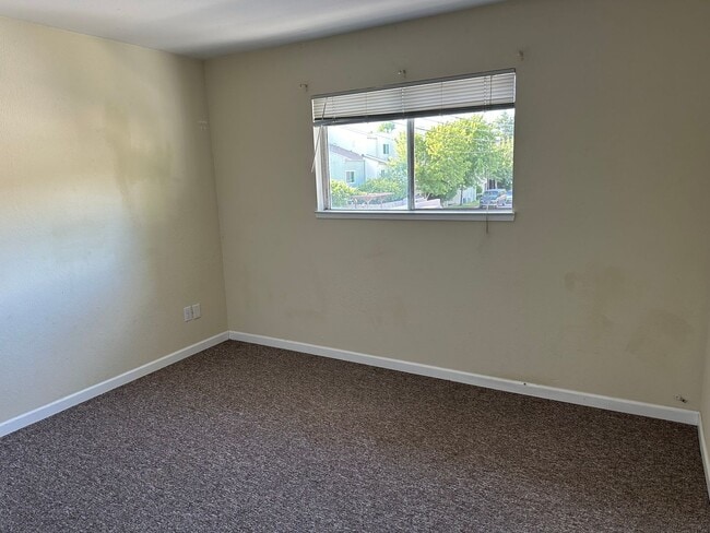 Building Photo - Vine st