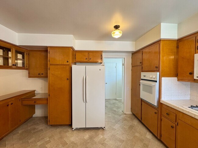 Building Photo - Beautiful Glendora Home in Desireable Area