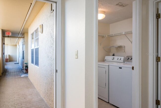 Building Photo - 160 Columbia Dr