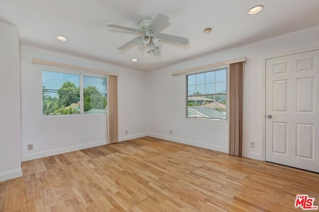 Building Photo - 5049 Hesperia Ave