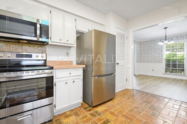 Building Photo - Spacious 4BR/2.5BA West Mobile Home – Room to Grow in a Convenient Location!