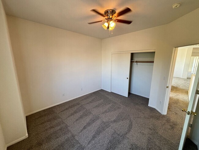 Building Photo - 10319 Splendor Ridge Ave
