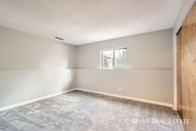 Building Photo - 8465 Freemantle Dr