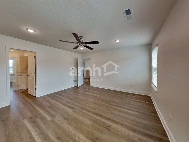 Building Photo - 405 Golden Maple Pl