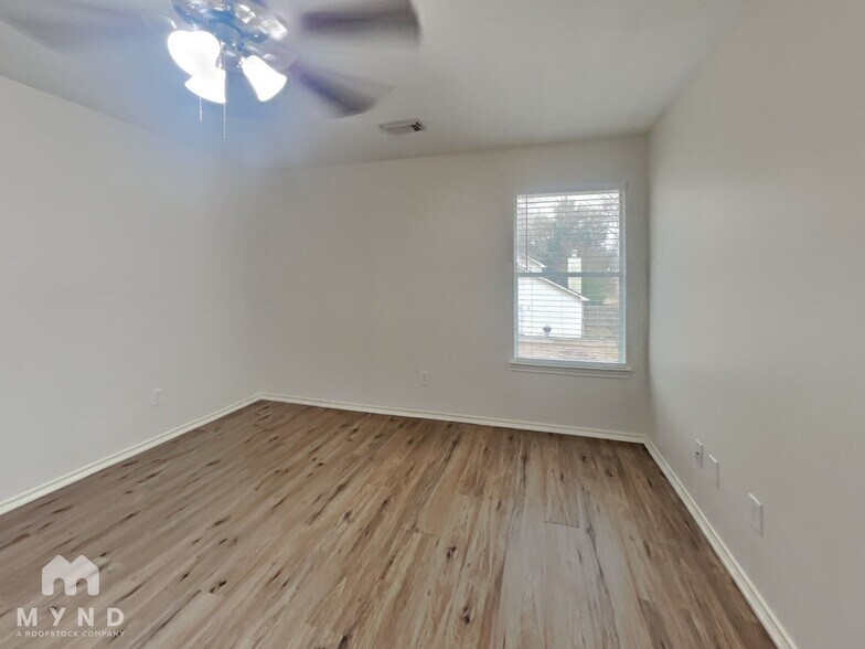 Building Photo - 4914 Forest Hurst Dr