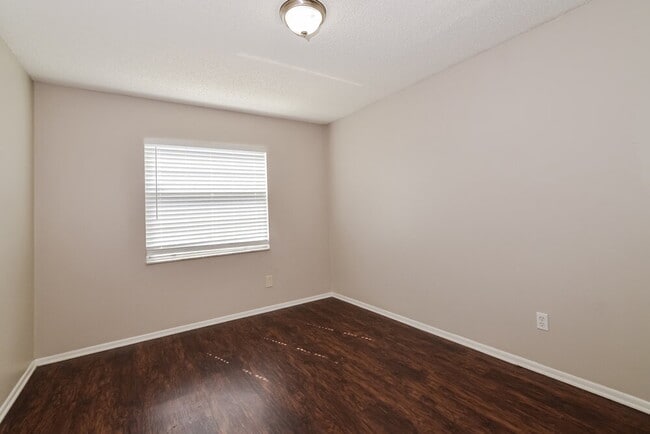 Building Photo - 409 Riverwoods Cir