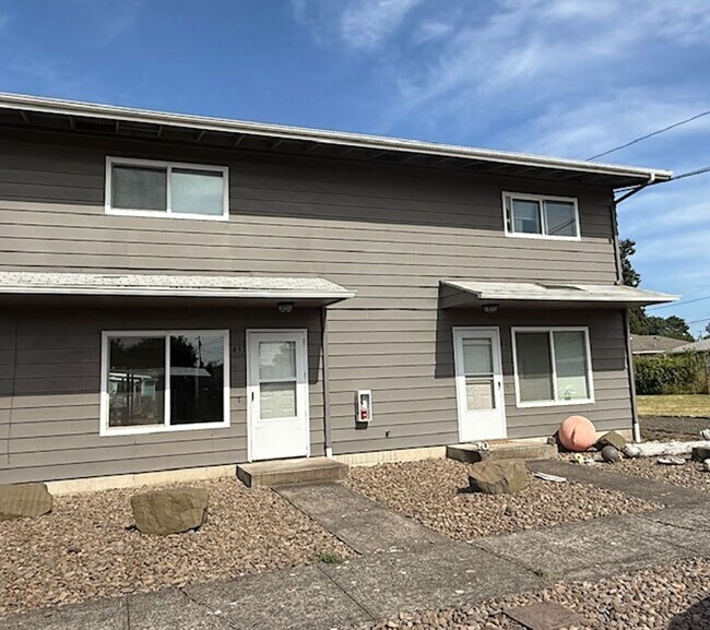 Building Photo - 415-425-435-445 S. 9th St.